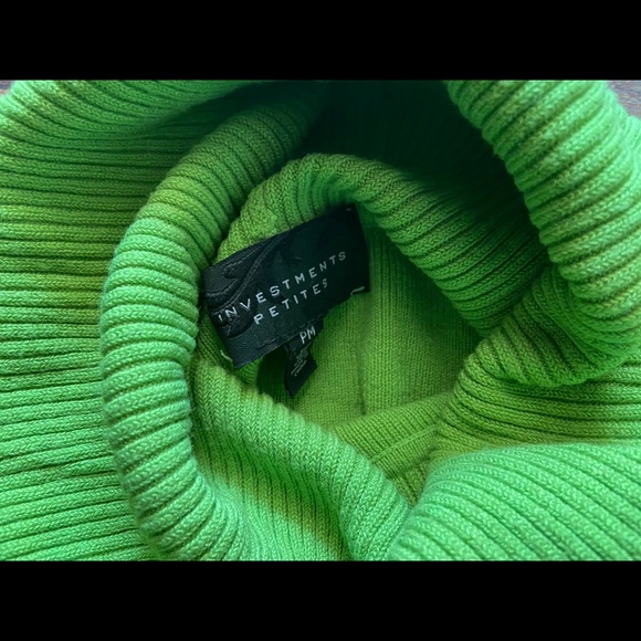 🏷Investments Petites🏷 Lime Green PM turtleneck - Picture 2 of 14